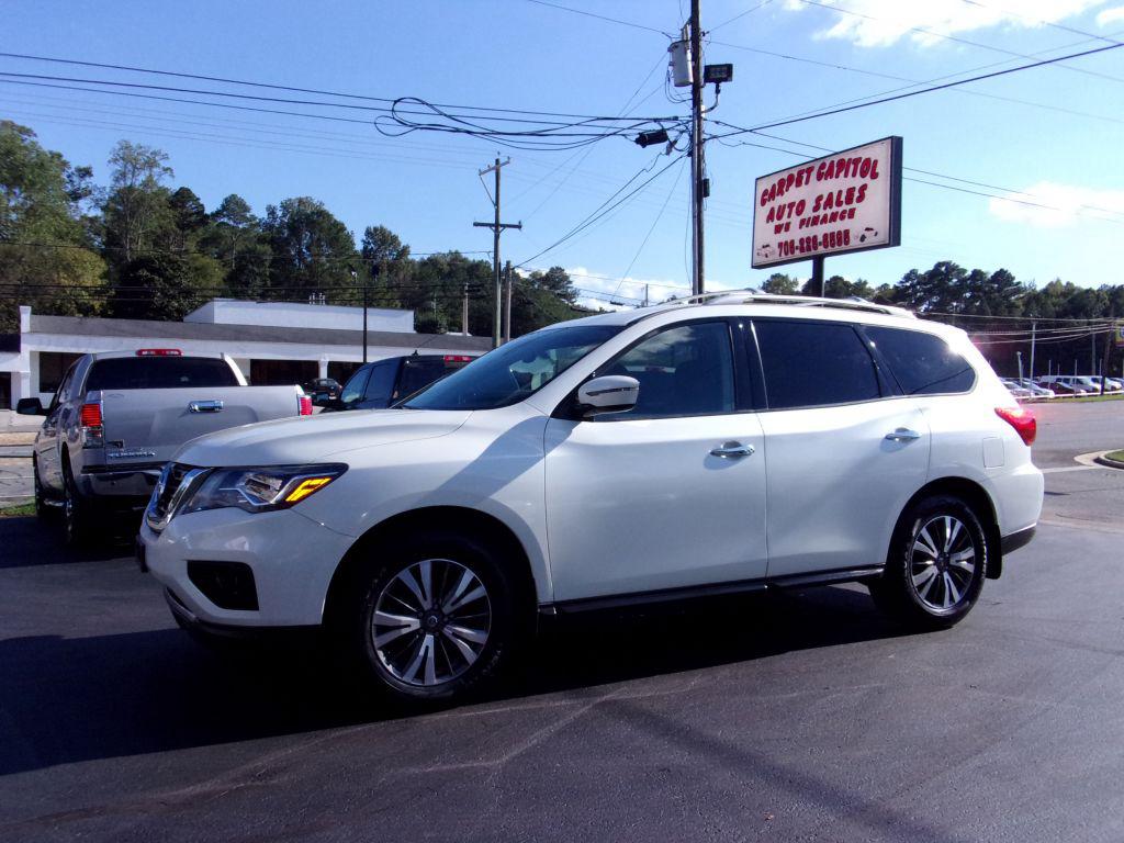 2017 Nissan Pathfinder SV's photo